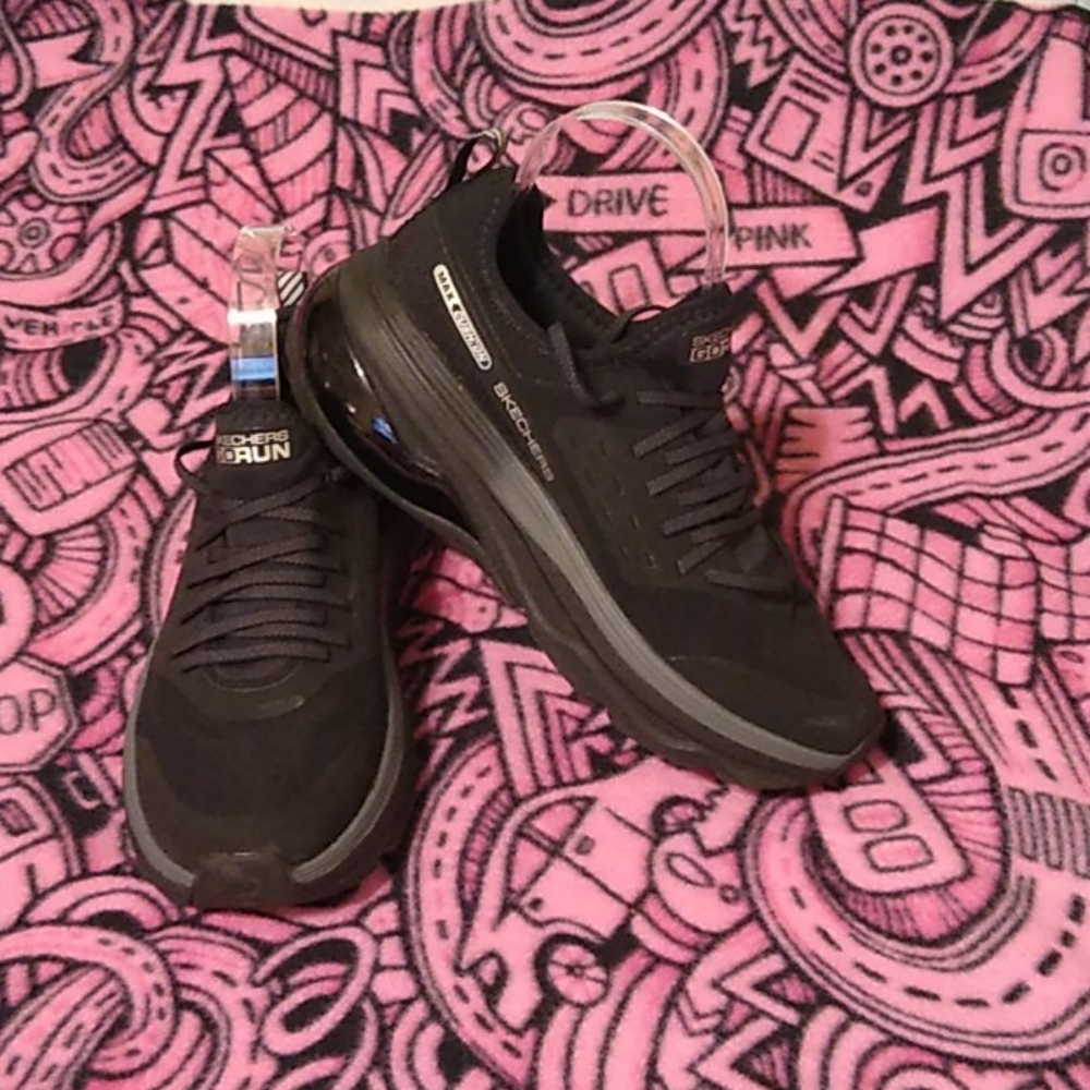 Skechers Max Cushioning Air Running Shoe